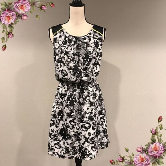 Floral Maurices sleeveless dress - Picture 1 of 8